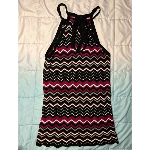 Old Navy Chevron Top Size Medium - Picture 4 of 6